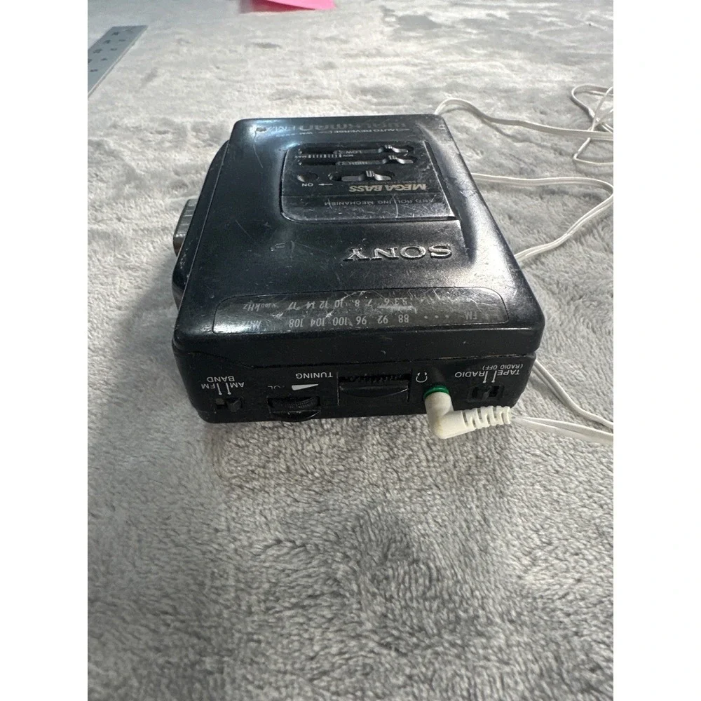 Sony Walkman WM-FX33 Portable Cassette Player AM FM Radio MegaBass Black Vintage